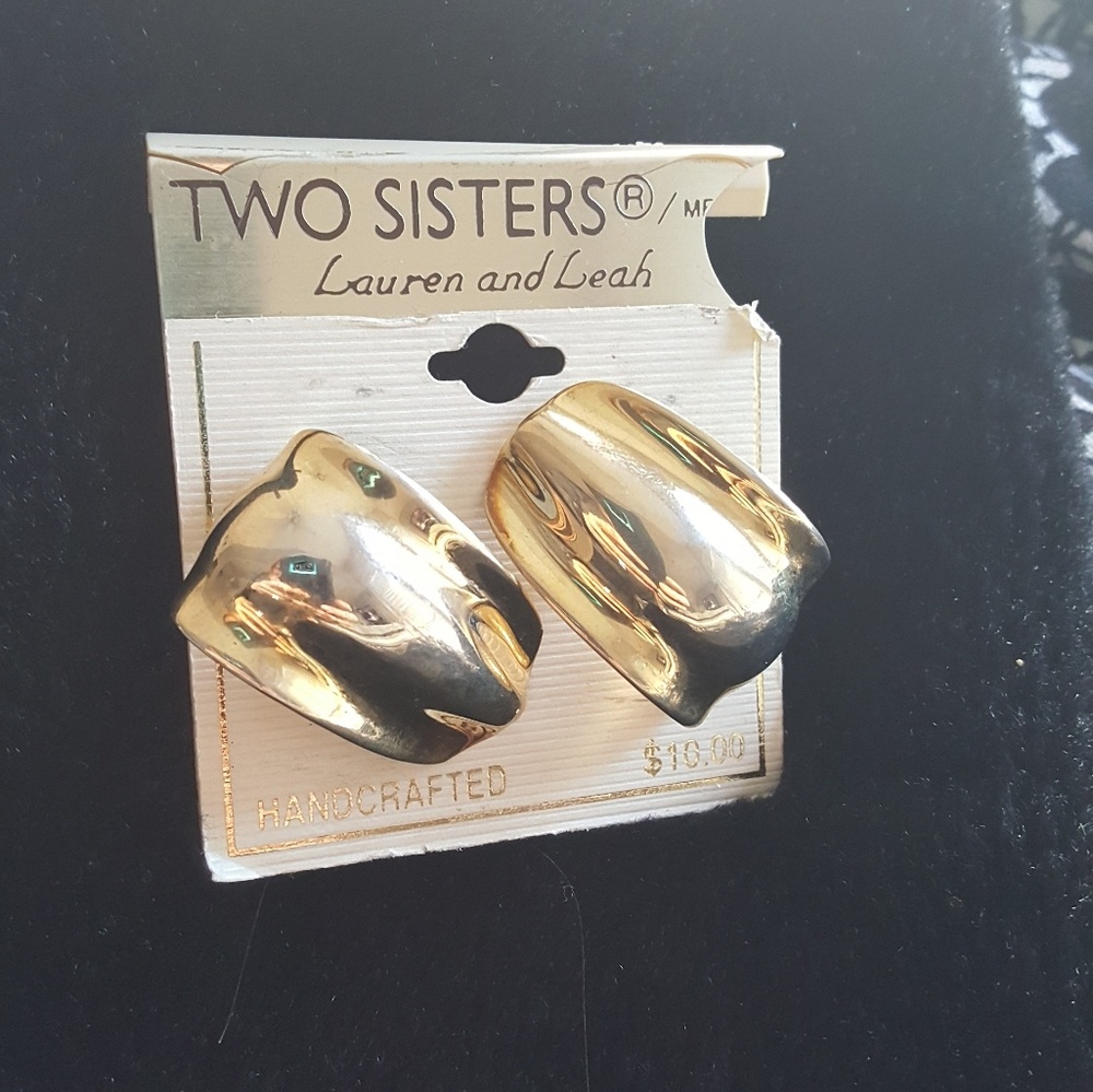 Two sisters clip on gold-tone earrings